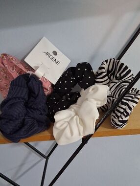 Ardene Assorted Pattern & Solid Scrunchie Set in Navy, Pink, Black, White